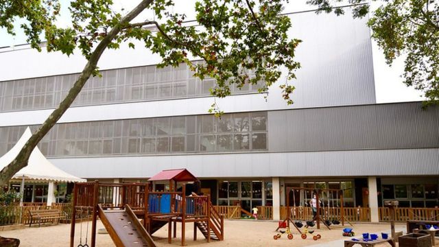 Uno de los patios escolares que abrirán los fines de semana desde este sábado en Barcelona / AJUNTAMENT DE BARCELONA