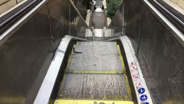 Escaleras automáticas de la Baixada de la Glòria en Barcelona / METRÓPOLI - RP