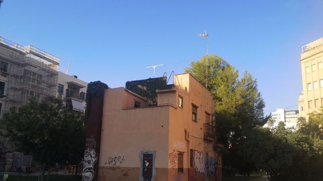 La casa naranja de la Rambla del Poblenou / INMA SANTOS