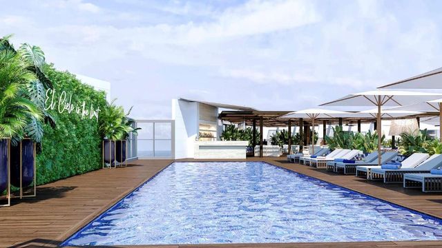 Piscina del hotel Sofitel Barcelona / TRIPADVISOR