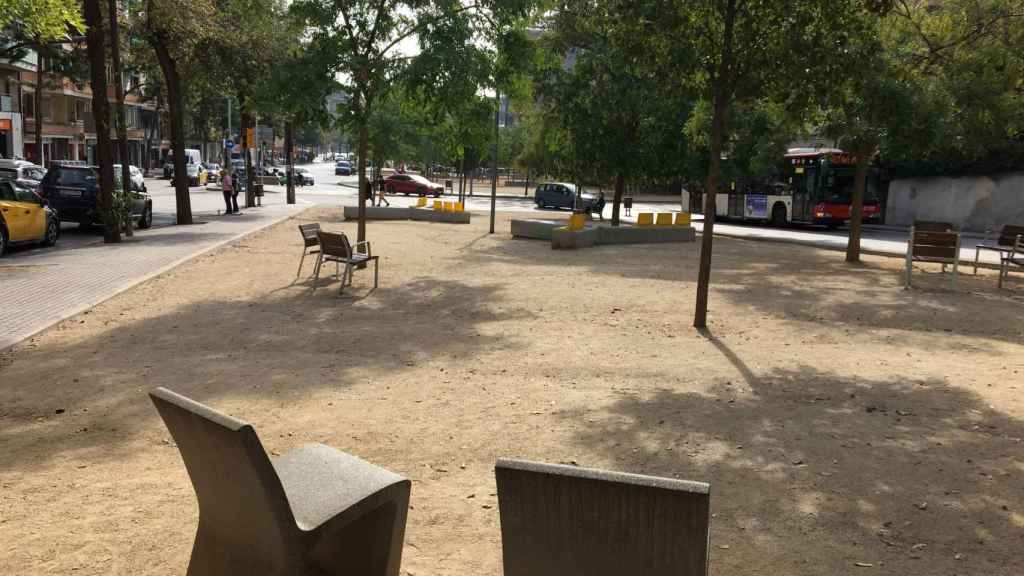 Zona d'estada a l'avinguda Vallcarca que formarà part de la rambla verda