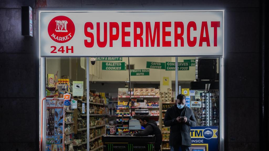 Un supermercado 24 horas en Barcelona en una imagen de archivo / EUROPA PRESS - David Zorrakino
