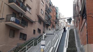 Escaleras mecánicas en la calle Mare de Déu dels Àngels de Barcelona / @BCN_HG