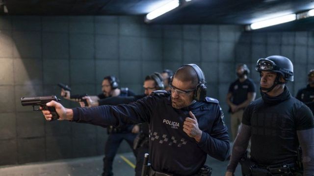 Agente de la Guardia Urbana durante unas prácticas de tiro / CSIF