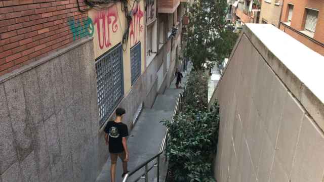 Escaleras civiles en la Baixada de la Glòria / METRÓPOLI - RP