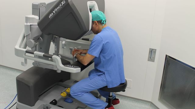 Una imagen del robot Da BVinci de Clínica Diagonal