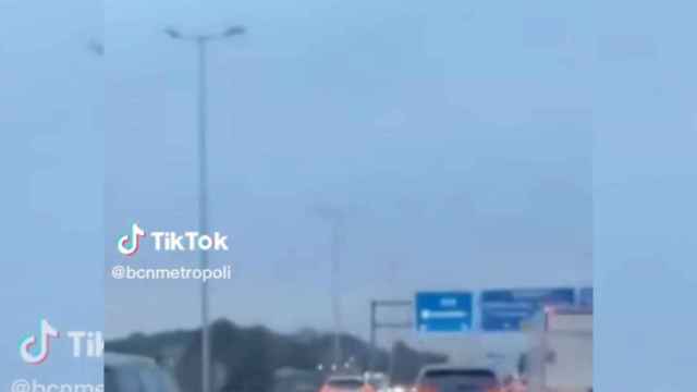 Un coche-radar multa a varios vehículos en la C-33 en las afueras de Barcelona / RRSS (@pablo.er25)