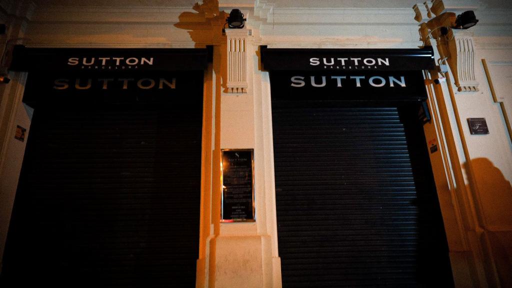 Exterior de la discoteca Sutton, on va tenir lloc la presumpta violació de Dani Alves / LUIS MIGUEL AÑÓN
