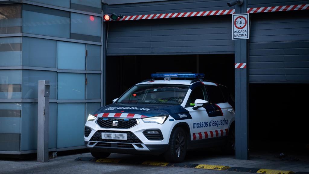 Coche policial de la comisaría en Barcelona / EUROPA PRESS
