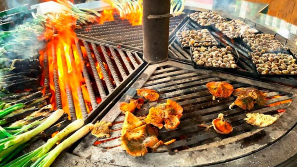 Calcots i carn a la brasa de Can Sardà