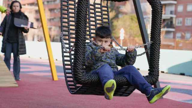 El asiento supuestamente accesible de las nuevas tirolinas de Barcelona / AYUNTAMIENTO DE BARCELONA