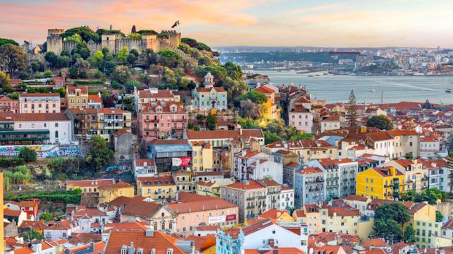 Imagen panorámica de Lisboa, el nuevo destino al que se puede volar desde Barcelona con easyJet, en una imagen de archivo