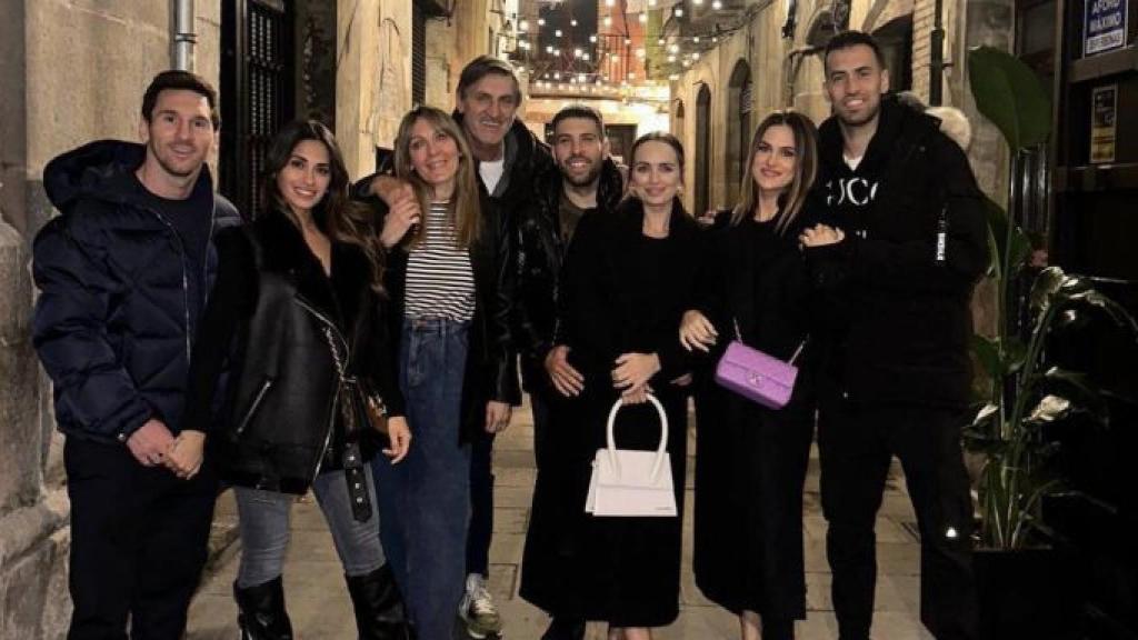 Jugadores del FC Barcelona, entre ellos Messi, se reúnen en un restaurante de Barcelona