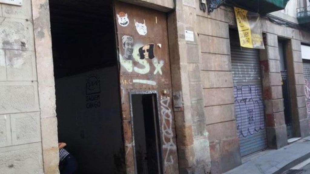 Façana d'una de les finques de Can Seixanta