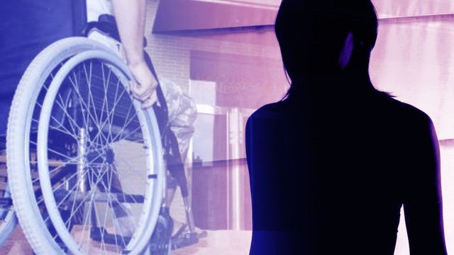 Fotomontaje de un hombre con discapacidad y una mujer en la sombra / METRÓPOLI