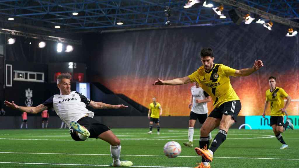 Disputa de un partido de la Kings League entre Rayo de Barcelona y Pio FC