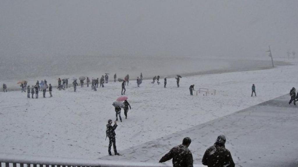 La playa de Barcelona, nevada en 2010 / RRSS