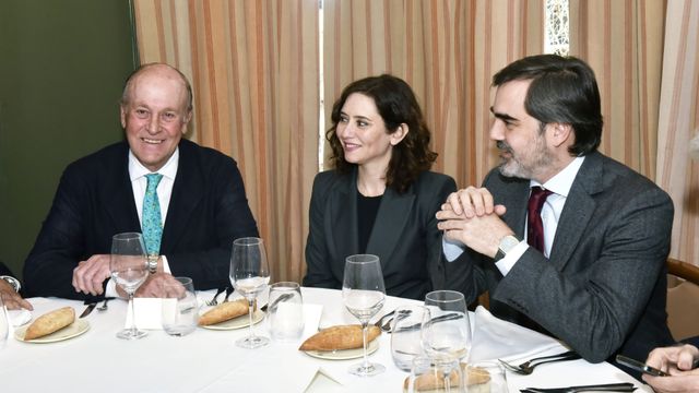 Enrique Lacalle, Isabel Díaz Ayuso y Antonio Delgado, en el Círculo Ecuestre / MA