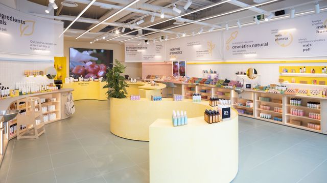 Interior de una tienda de Freshly Cosmetics / CEDIDA