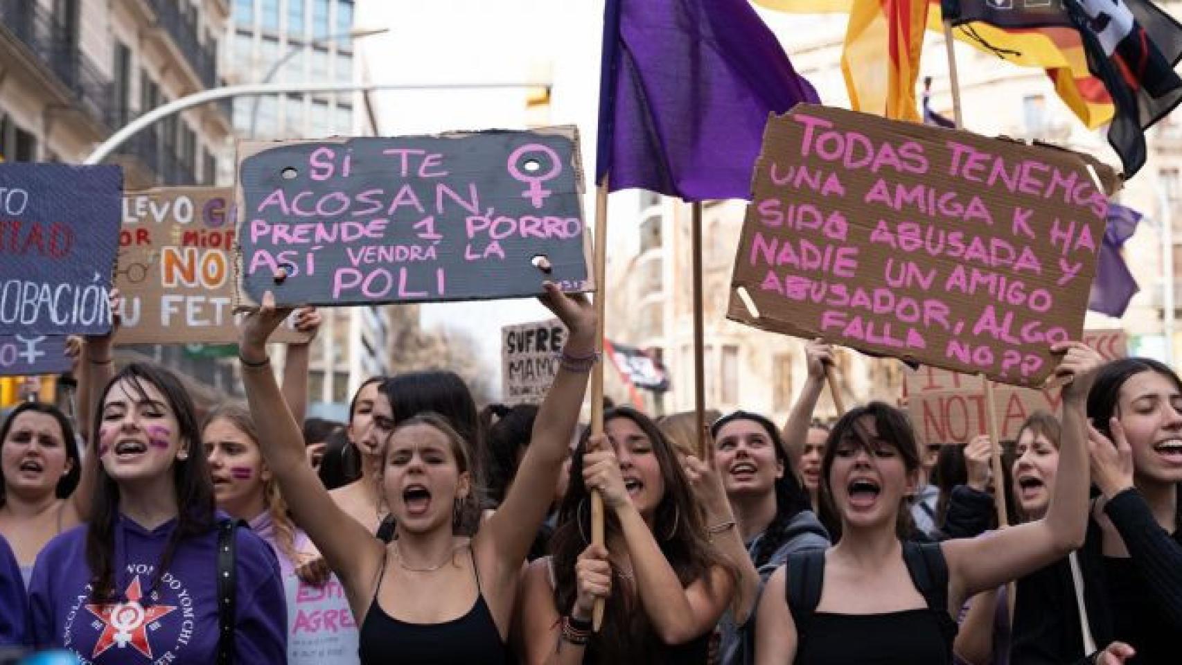 Estudiantes protestan en la manifestación estudiantil del 8M de 2023