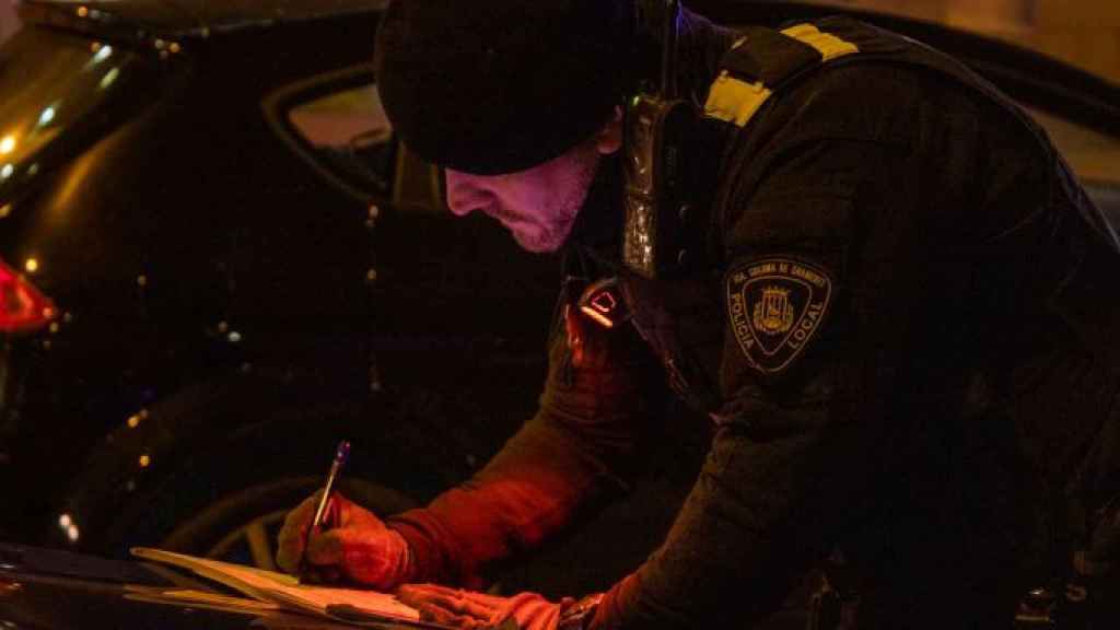 Un agent de la USIR de la Policia Local de Santa Coloma