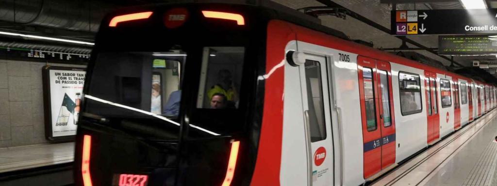 Un tren al metro de Barcelona / TMB