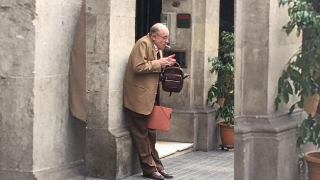 Fèlix Millet en noviembre de 2016 ante un despacho de abogados en l'Eixample / METRÓPOLI