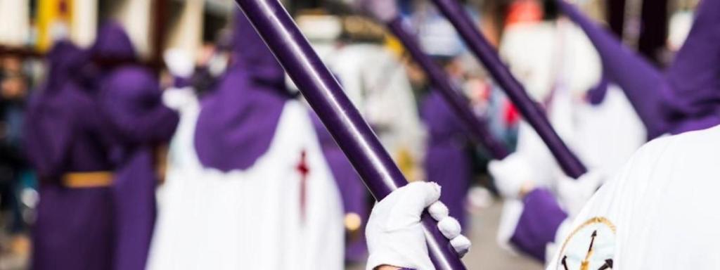 Nazarenos de la Confraria 15+1 de L'Hospitalet de Llobregat