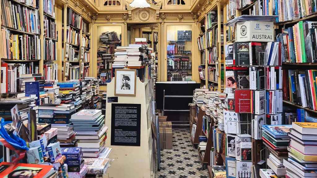 Interior de la librería Sant Jordi