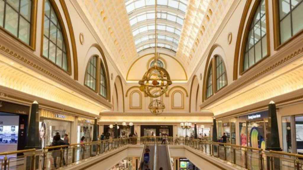 Interior del centro comercial Gran Via 2