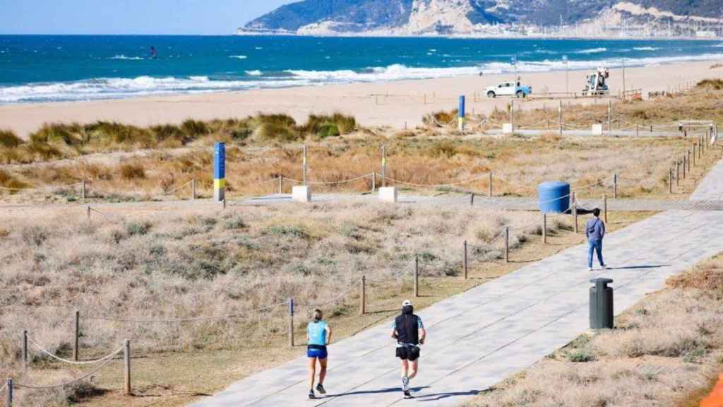 Platja de Castelldefels en una imatge d'arxiu / AMB
