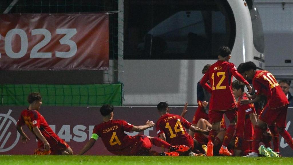 Marc Guiu celebra su doblete con España sub-17