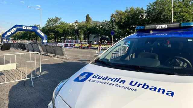 Coche patrulla de la Guardia Urbana por la Cursa Dir-Guardia Urbana / GUB