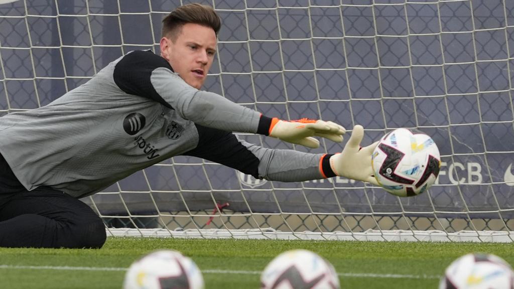 Ter Stegen, durante un entrenamiento con el FC Barcelona en la Ciutat Esportiva