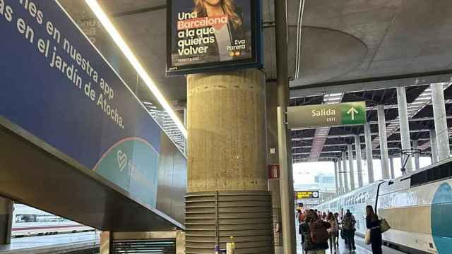Cartel electoral de Valents en la estación de Atocha, en Madrid / VALENTS