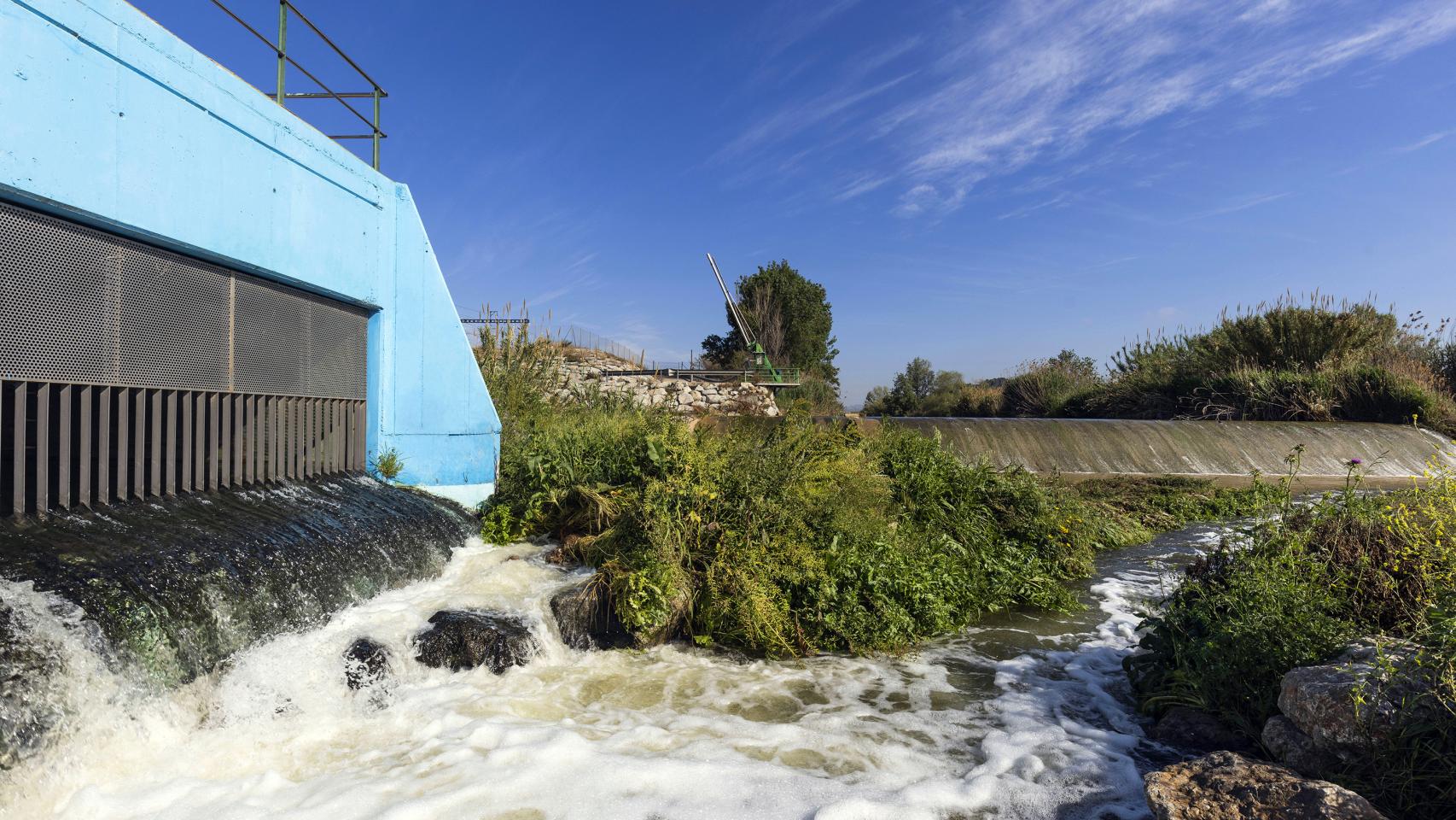 Punto del río Llobregat, a la altura de Molins de Rei, donde se aporta agua regenerada