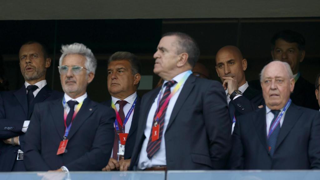 Joan Laporta y Xavier Puig, durante la final de la Champions Femenina