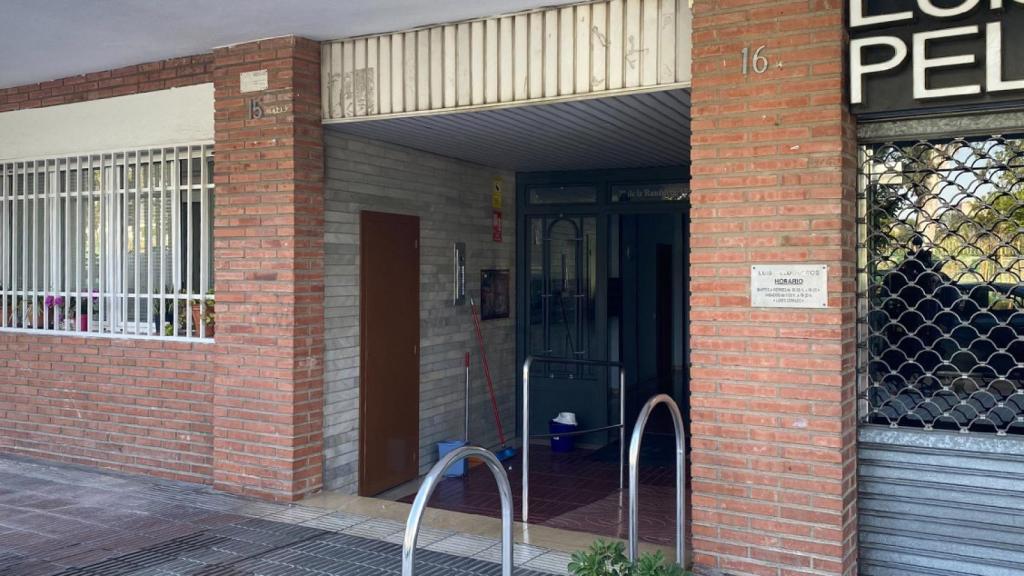 Bloque de Sant Adrià donde una mujer ha matado a su padre