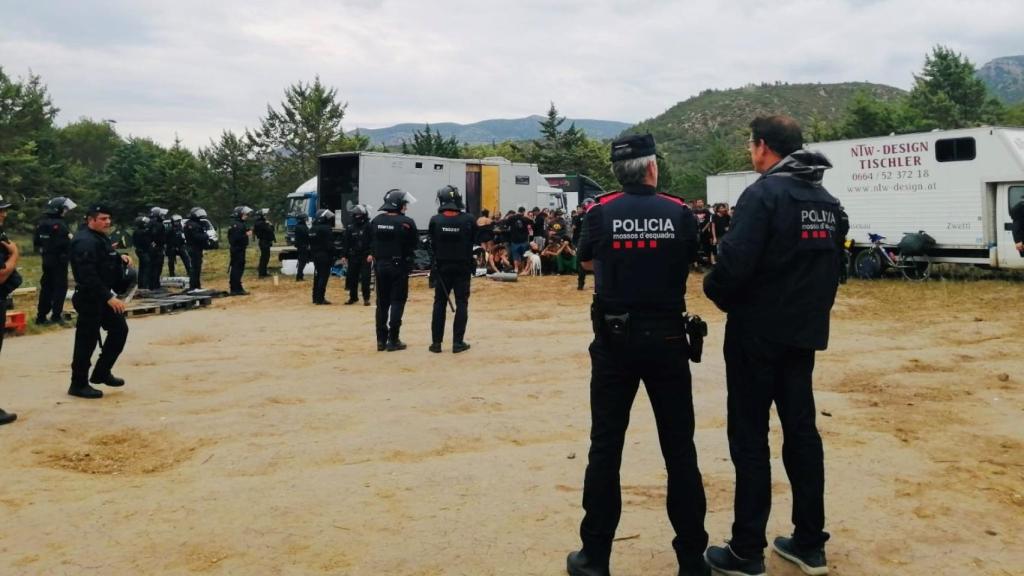 Los Mossos d'Esquadra desalojan una fiesta ilegal en Ivars de Noguera (Lleida)