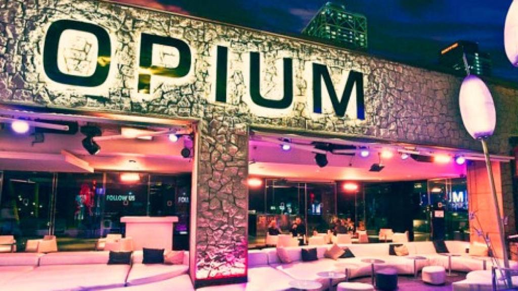 La discoteca Opium de Barcelona: los Casuals la extorsionarion y apuñalaron a un portero / CG
