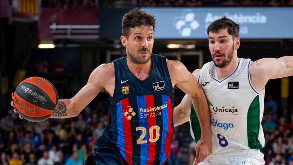 Laprovíttola comanda una jugada del Barça contra el Unicaja / FCB