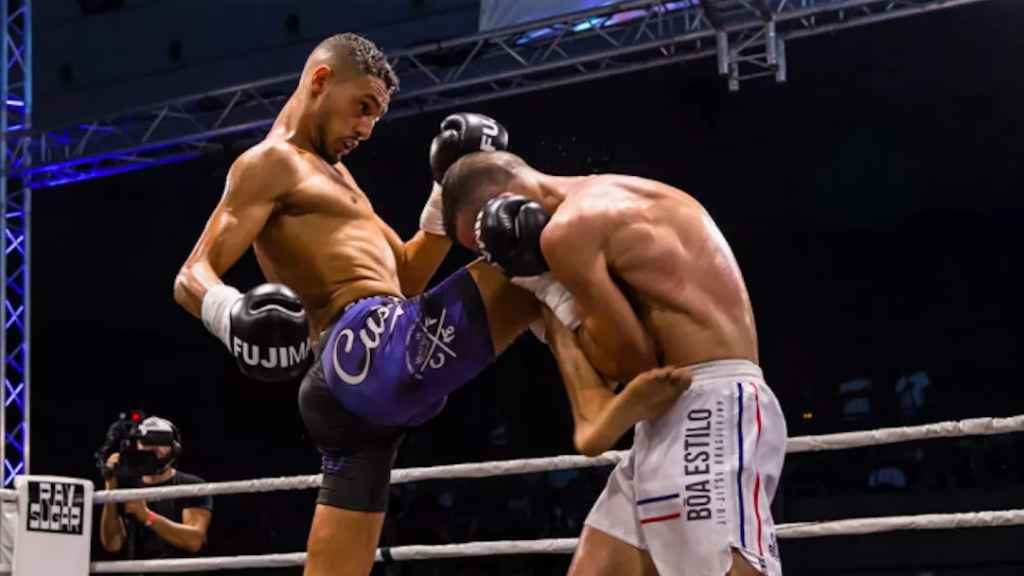 Una pelea de kick boxing