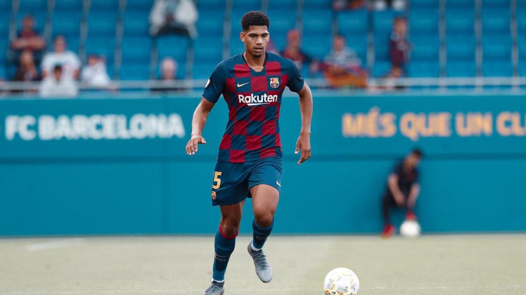 Ronald Araujo, en un partido con el Barça B