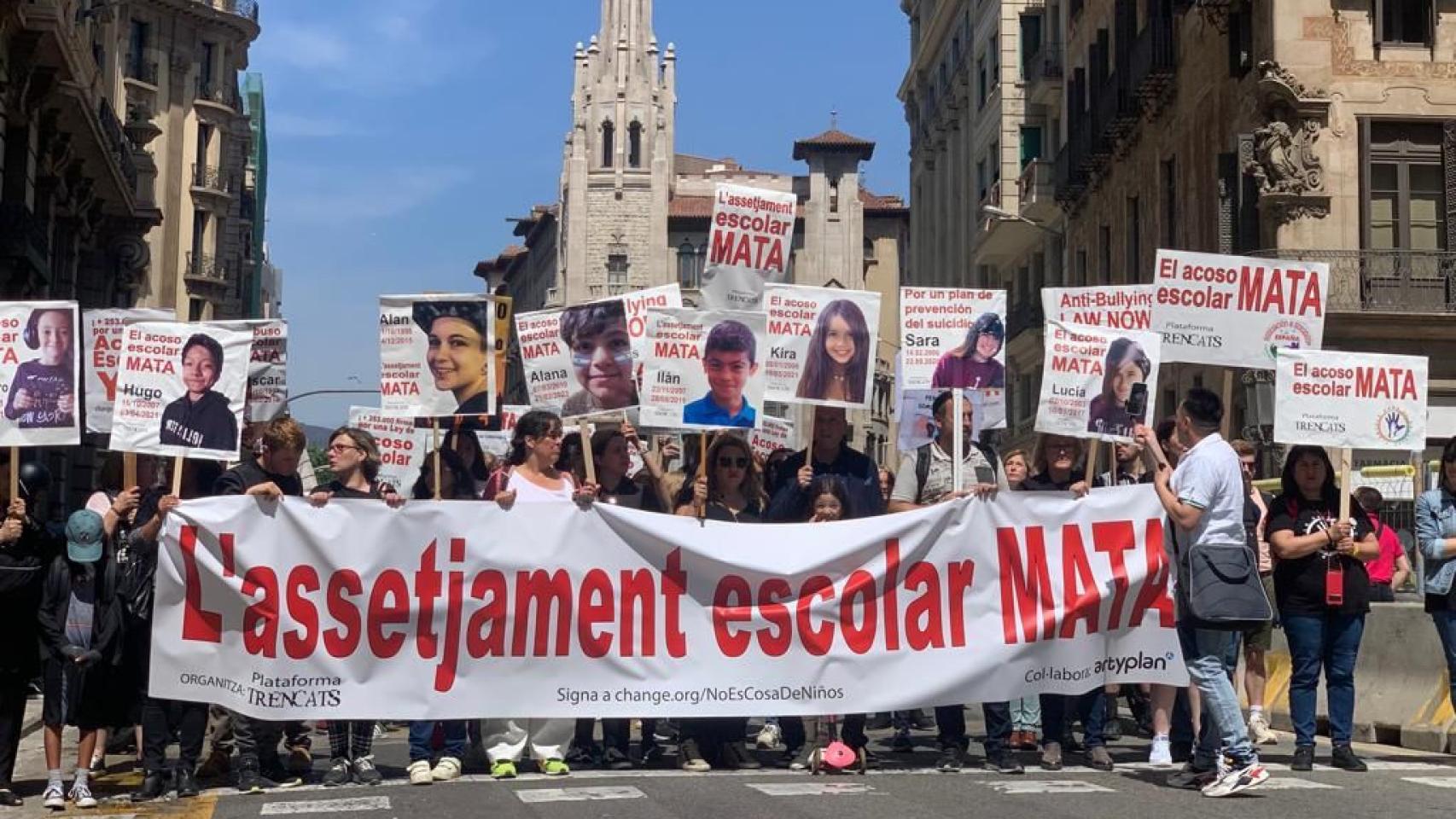 Manifestación organizada por los padres de Kira López contra el acoso escolar