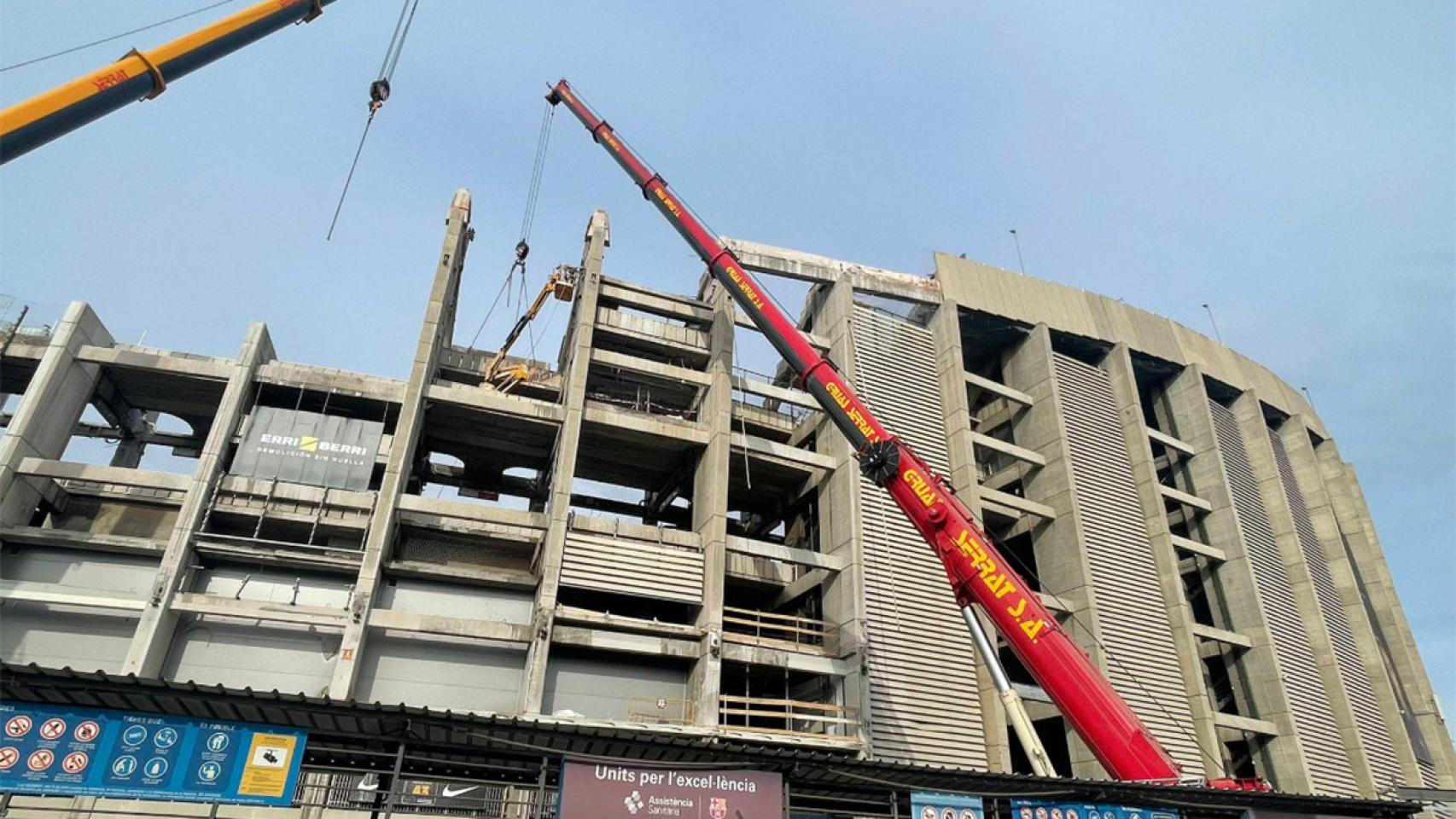 Empieza la fase de derribo de algunos cimientos del Camp Nou / REDES