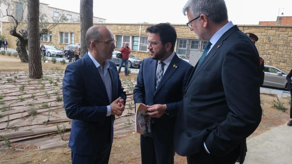 El conseller de Derechos Sociales, Carles Campuzano, el presidente de la Generalitat, Pere Aragonès, y el alcalde de Tarragona, Pau Ricomà