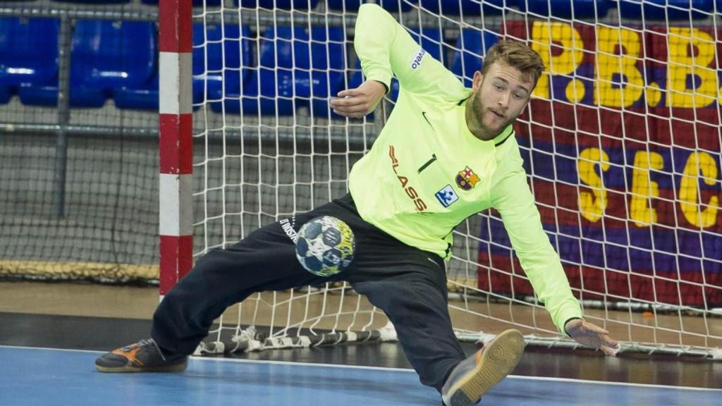 Gonzalo Pérez de Vargas en una acción con el Barça de balonmano