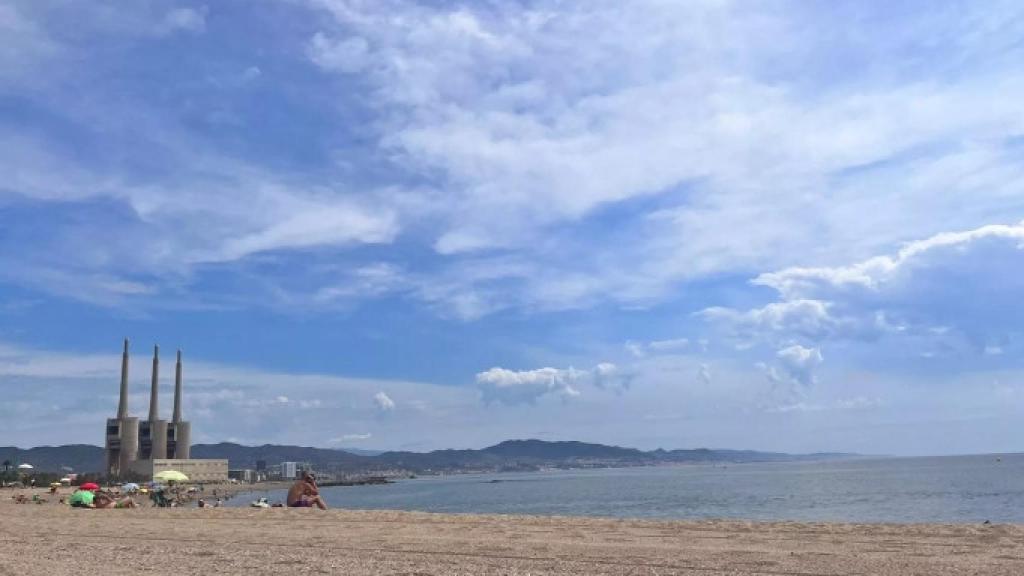 La playa del Fòrum de Sant Adrià / METRÓPOLI