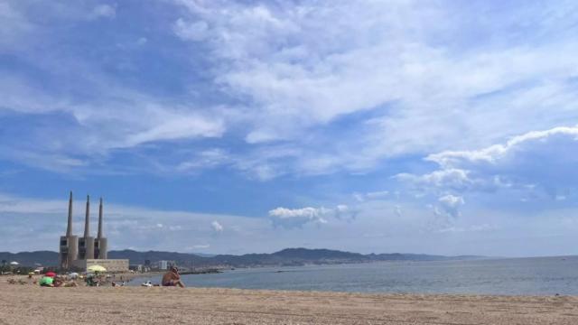 La playa del Fòrum de Sant Adrià / METRÓPOLI