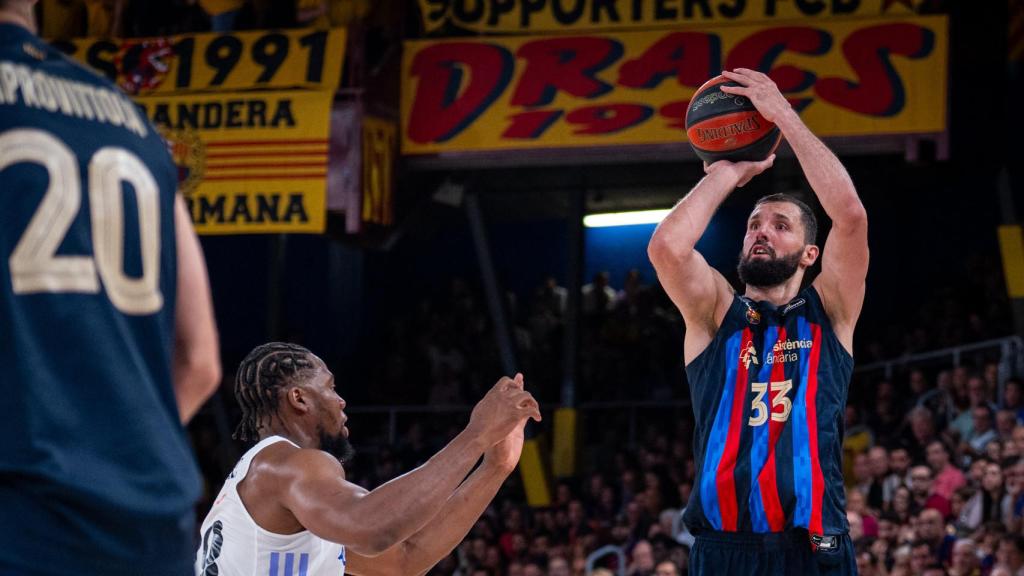 Mirotic, en una jugada del Barça-Real Madrid de la final ACB
